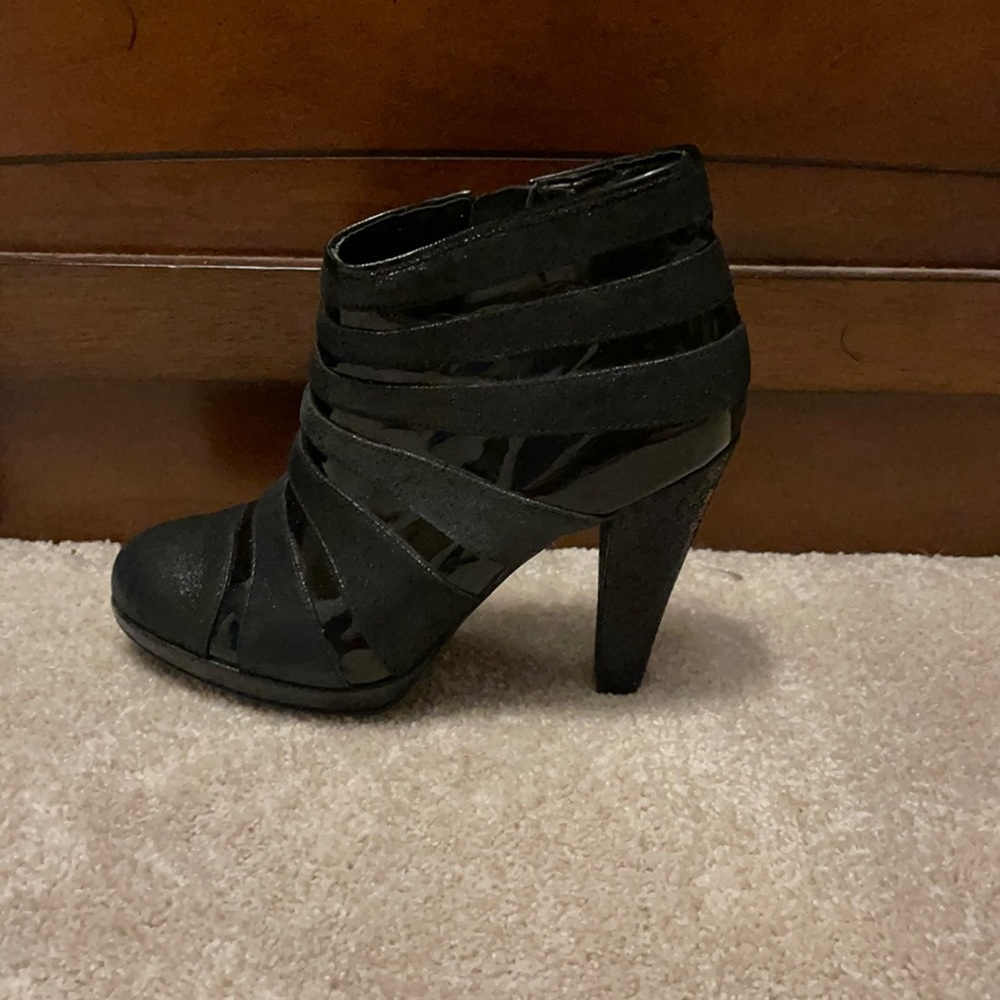 Size 7.5 Black Paten & Regular leather bootie